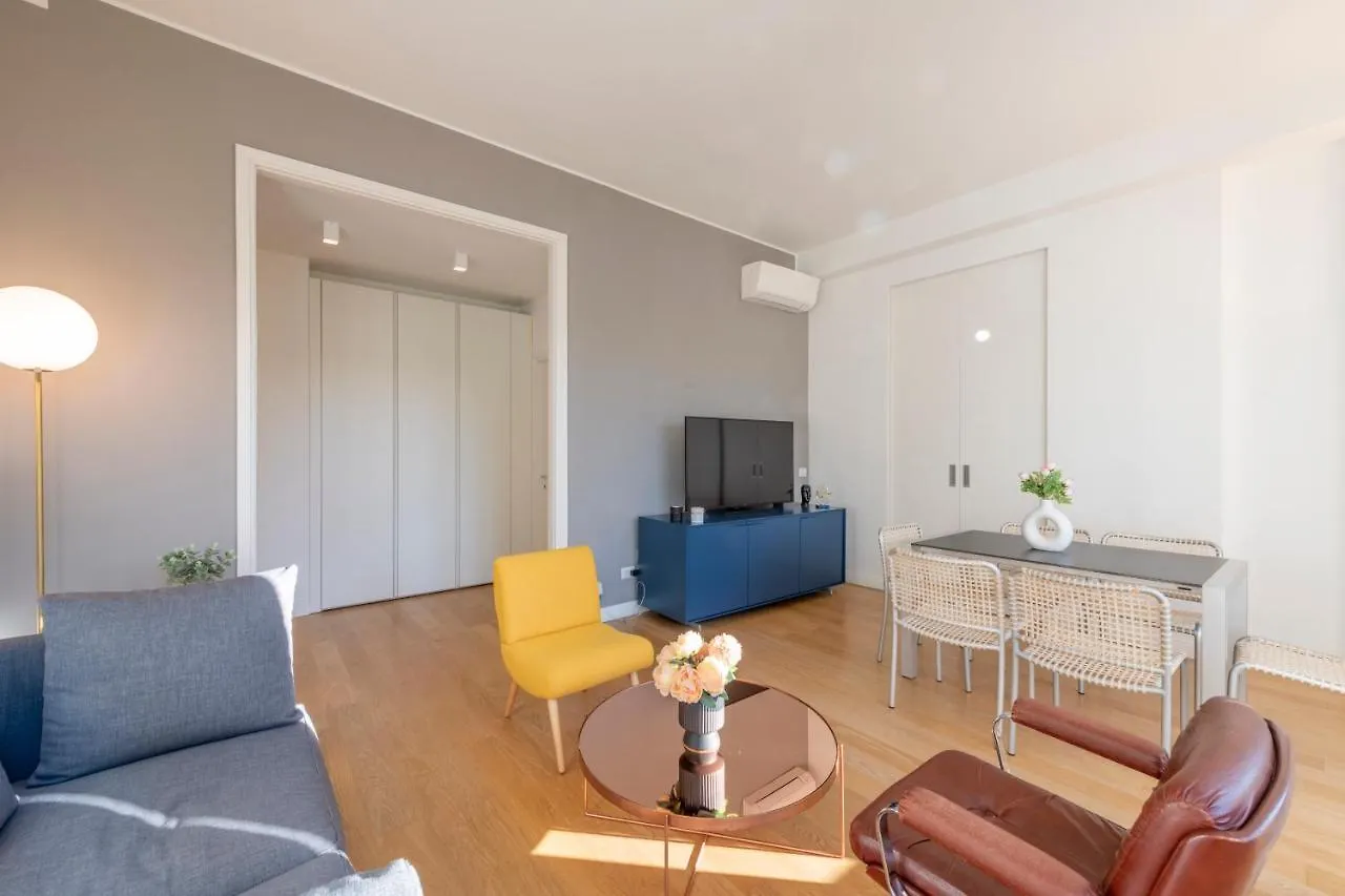 Apartment Milan Royal Suites Duomo Carrobbio Italy